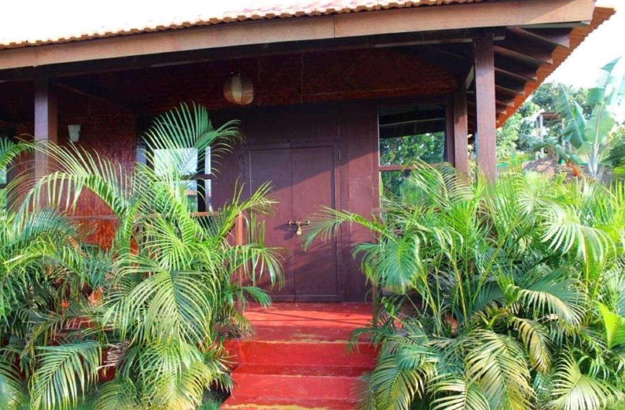 Rock Water Resort Morjim Exterior photo