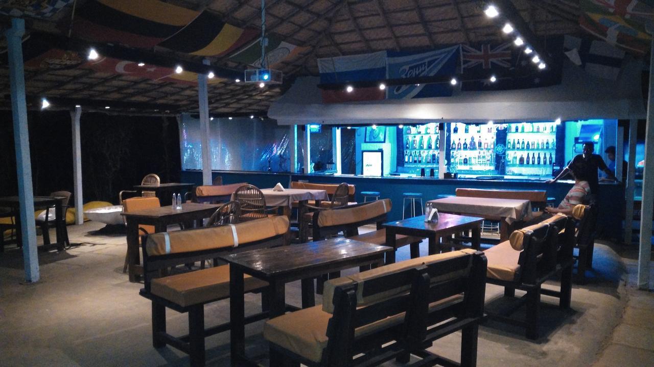 Rock Water Resort Morjim Exterior photo