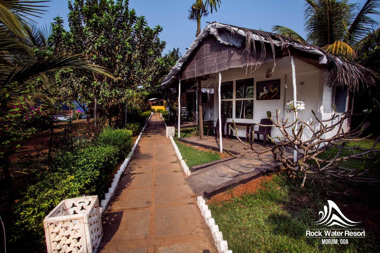 Rock Water Resort Morjim Exterior photo